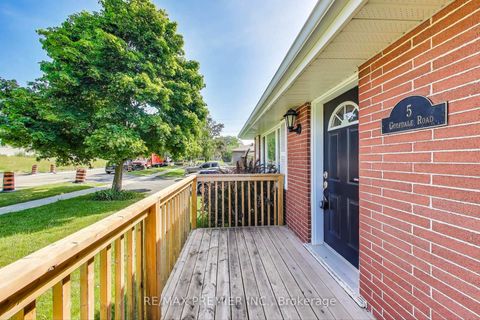 Photo 2 at 5 Golfdale Road, Sunnidale, Barrie