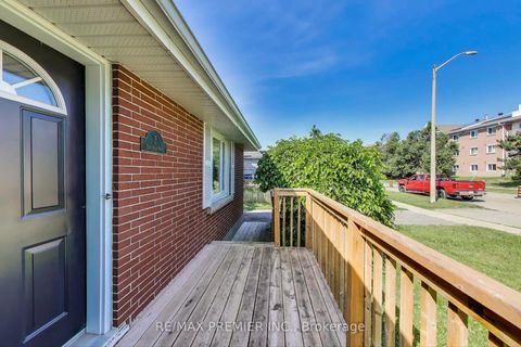 Photo 3 at 5 Golfdale Road, Sunnidale, Barrie