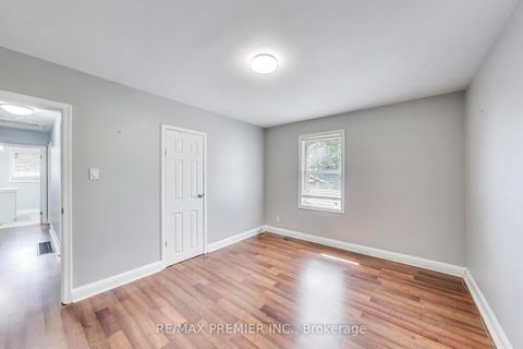 Photo 11 at 5 Golfdale Road, Sunnidale, Barrie