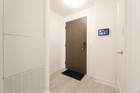 Photo 2 at 1037 - 20 Inn on the Park Drive, Don Mills, Toronto