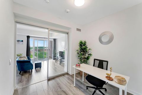 Photo 10 at 702 - 405 Dundas Street W, GO Glenorchy, Oakville