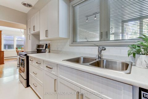 Photo 19 at 130 Park Avenue, Central Newmarket, Newmarket