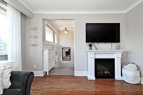 Photo 3 at 62 Haida Drive, Aurora Heights, Aurora Photo 3 at 62 Haida Drive, Aurora Heights, Aurora