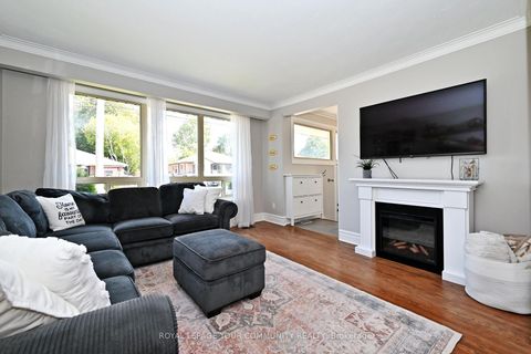 Photo 6 at 62 Haida Drive, Aurora Heights, Aurora