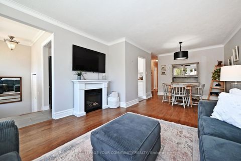Photo 7 at 62 Haida Drive, Aurora Heights, Aurora