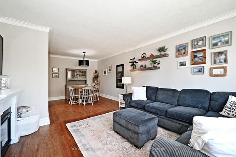 Photo 8 at 62 Haida Drive, Aurora Heights, Aurora