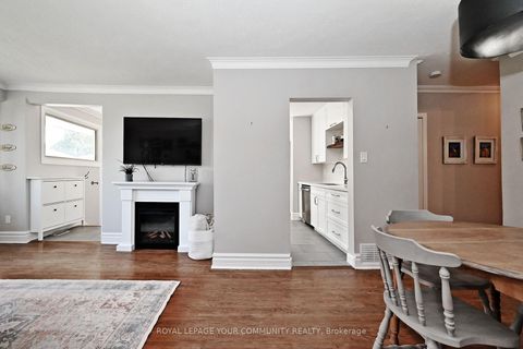 Photo 11 at 62 Haida Drive, Aurora Heights, Aurora