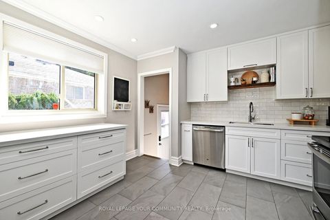 Photo 13 at 62 Haida Drive, Aurora Heights, Aurora