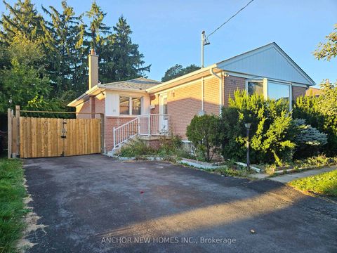 Photo 1 at 28 Eringate Drive, West Deane, Toronto