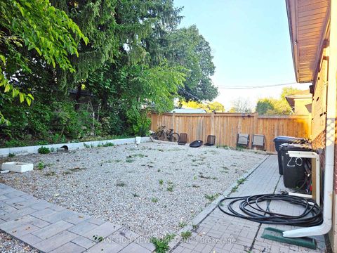 Photo 2 at 28 Eringate Drive, West Deane, Toronto