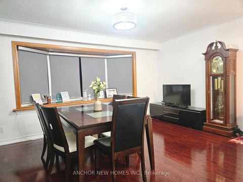 Photo 3 at 28 Eringate Drive, West Deane, Toronto