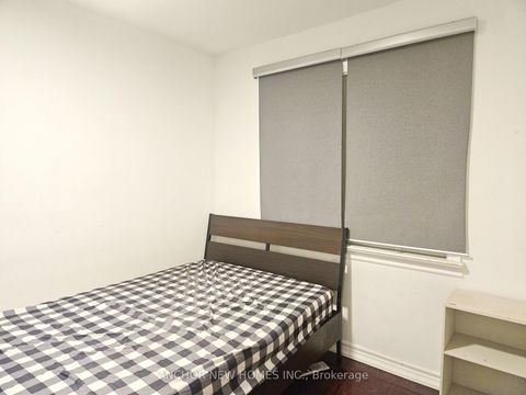 Photo 9 at 28 Eringate Drive, West Deane, Toronto