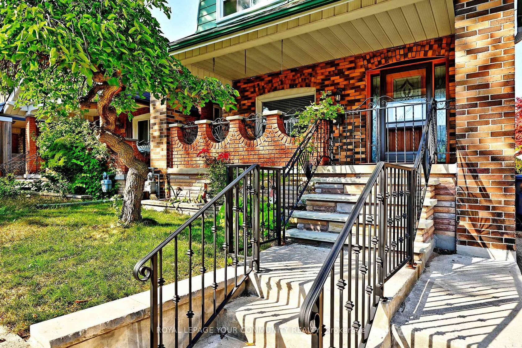 Photo 1 at 284 Wolverleigh Boulevard, Danforth, Toronto Photo 1 at 284 Wolverleigh Boulevard, Danforth, Toronto