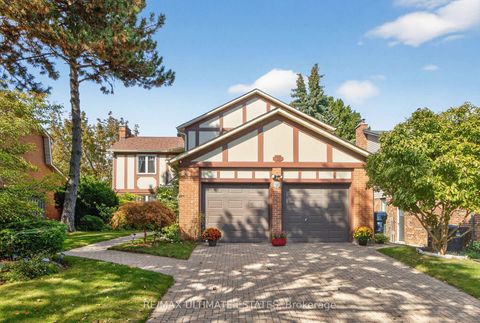 Photo 1 at 32 Mossgrove Trail, Windfields, Toronto
