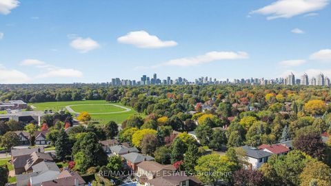 Photo 3 at 32 Mossgrove Trail, Windfields, Toronto