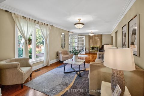 Photo 5 at 32 Mossgrove Trail, Windfields, Toronto