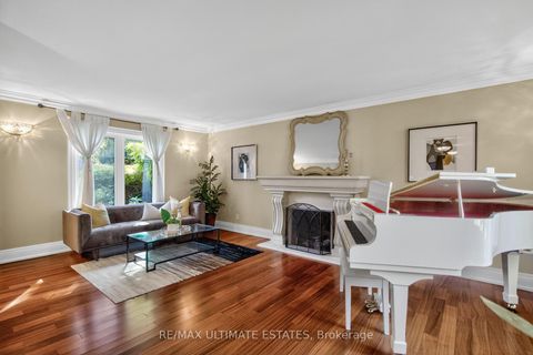 Photo 6 at 32 Mossgrove Trail, Windfields, Toronto