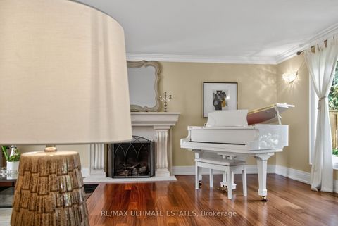 Photo 8 at 32 Mossgrove Trail, Windfields, Toronto