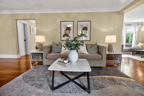Photo 9 at 32 Mossgrove Trail, Windfields, Toronto