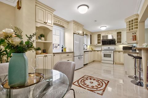 Photo 15 at 32 Mossgrove Trail, Windfields, Toronto