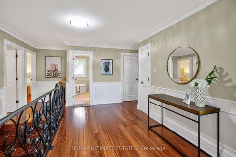 Photo 17 at 32 Mossgrove Trail, Windfields, Toronto
