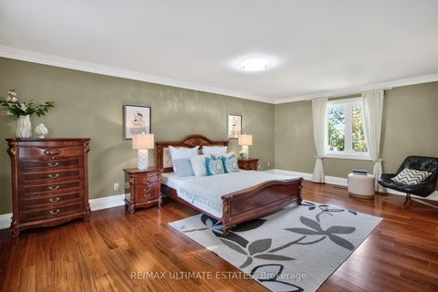 Photo 19 at 32 Mossgrove Trail, Windfields, Toronto