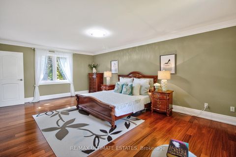 Photo 20 at 32 Mossgrove Trail, Windfields, Toronto