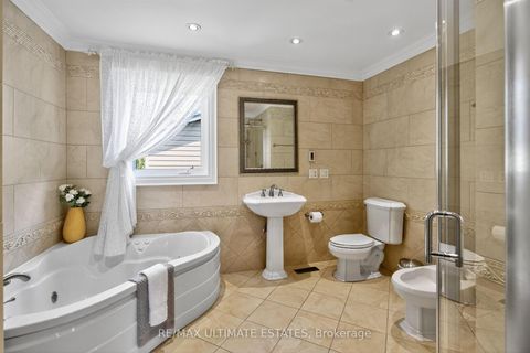Photo 21 at 32 Mossgrove Trail, Windfields, Toronto