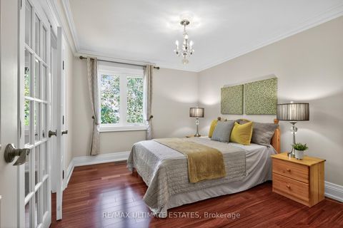 Photo 22 at 32 Mossgrove Trail, Windfields, Toronto