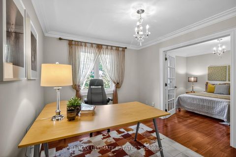 Photo 24 at 32 Mossgrove Trail, Windfields, Toronto