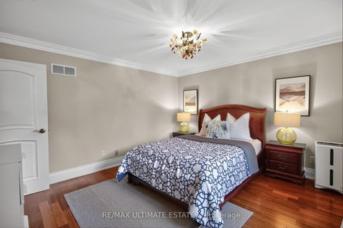 Photo 26 at 32 Mossgrove Trail, Windfields, Toronto