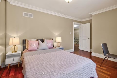 Photo 27 at 32 Mossgrove Trail, Windfields, Toronto
