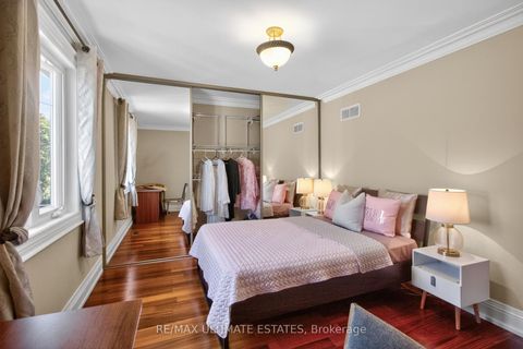Photo 28 at 32 Mossgrove Trail, Windfields, Toronto