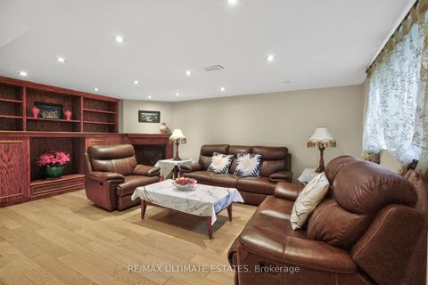 Photo 30 at 32 Mossgrove Trail, Windfields, Toronto