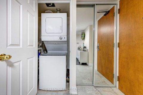 Photo 1 at 305 - 256 Doris Avenue, Willowdale East, Toronto