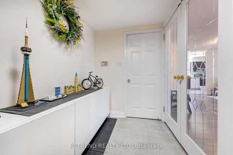Photo 2 at 305 - 256 Doris Avenue, Willowdale East, Toronto