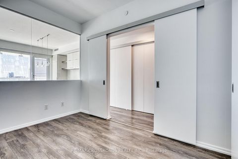 Photo 11 at 1510 - 197 Yonge Street, Yonge Corridor, Toronto Photo 11 at 1510 - 197 Yonge Street, Yonge Corridor, Toronto