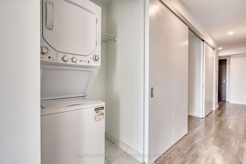 Photo 14 at 1510 - 197 Yonge Street, Yonge Corridor, Toronto