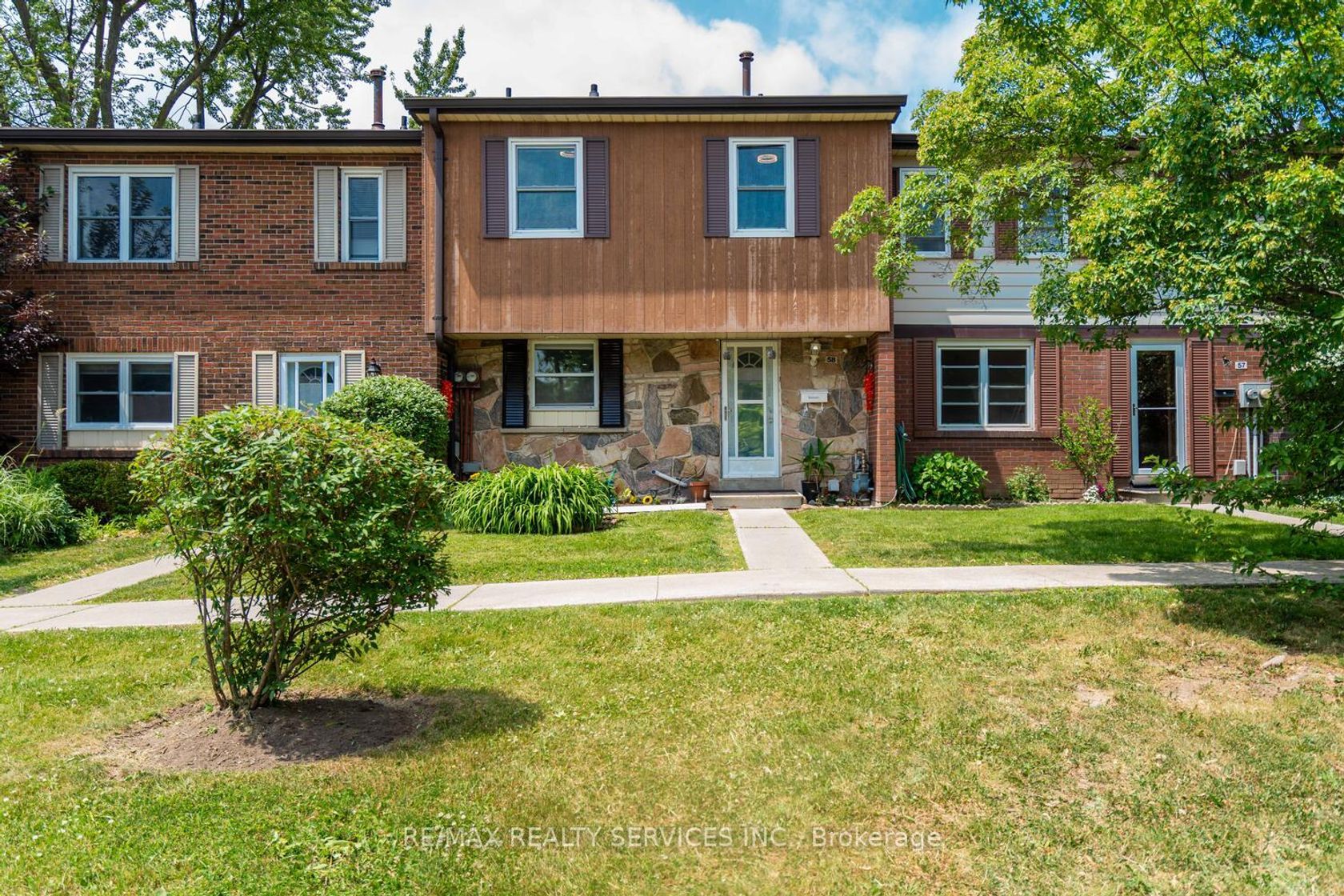 58 - 2825 Gananoque Drive, Meadowvale, Mississauga by Loree Meneguzzi Real Estate 58 - 2825 Gananoque Drive, Meadowvale, Mississauga