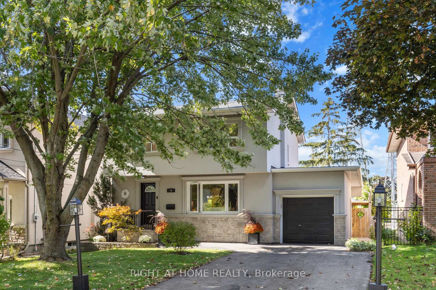 10 Haliburton Avenue, City Centre West, Toronto 