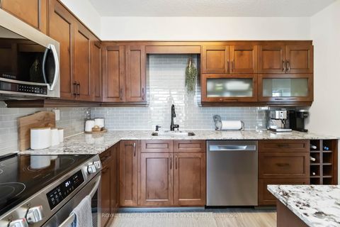 Photo 14 at 602 - 1359 White Oaks Boulevard, FA Falgarwood, Oakville