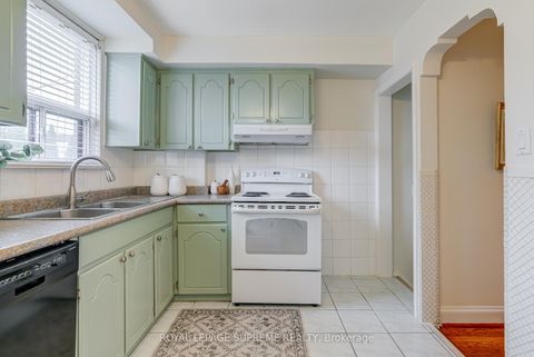 Photo 11 at 339 Hopewell Avenue, Belgravia, Toronto