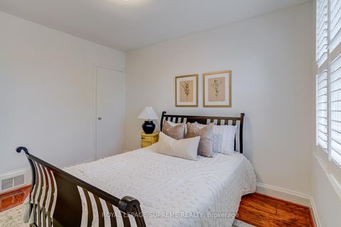 Photo 25 at 339 Hopewell Avenue, Belgravia, Toronto