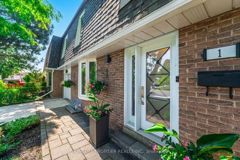 Photo 6 at 1 Denava Gate, North Richvale, Richmond Hill