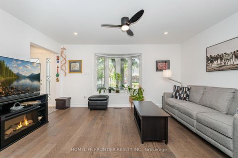 Photo 8 at 1 Denava Gate, North Richvale, Richmond Hill