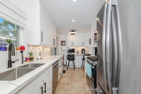 Photo 18 at 1 Denava Gate, North Richvale, Richmond Hill