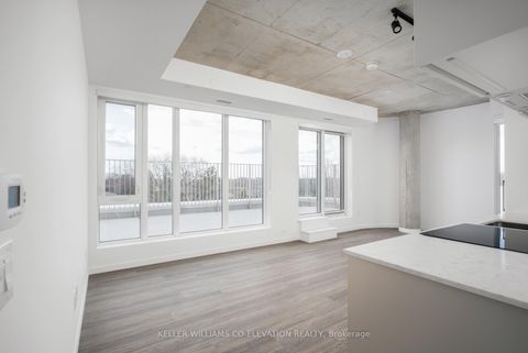 Photo 9 at 428 - 689 The Queensway Street, Queensway, Toronto