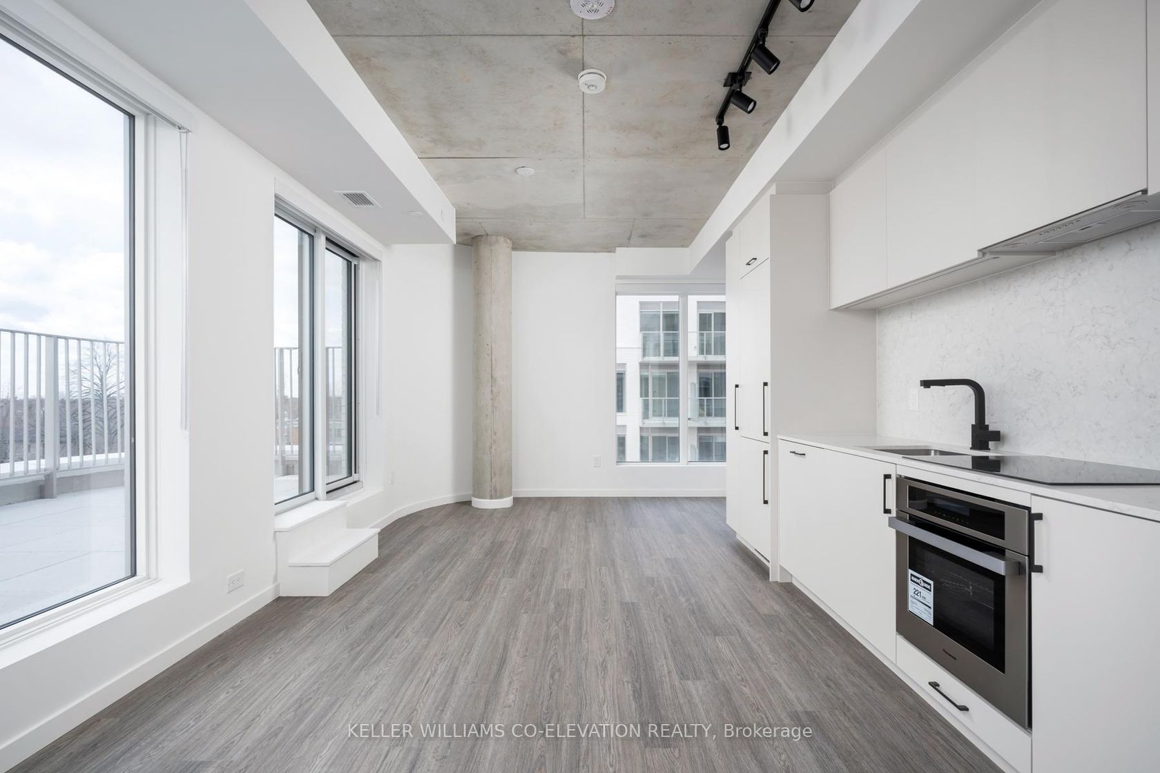 428 - 689 The Queensway Street, Queensway, Toronto 