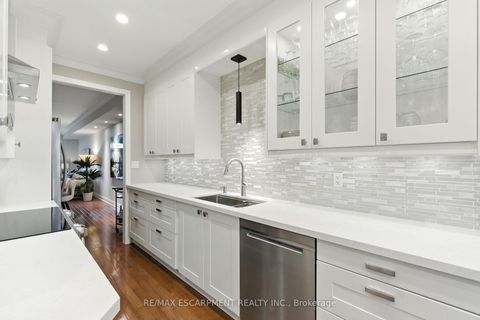 Photo 12 at 3 - 117 Nelson Street, BR Bronte, Oakville