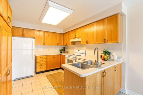 Photo 6 at 28 - 80 McCallum Drive, North Richvale, Richmond Hill